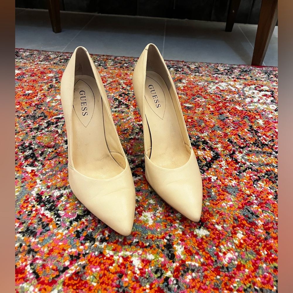 Creamy nude Guess pumps size 8